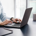 Pouzdro Spigen AIRSKIN pro MacBook Air 13" (2023-2026) - půlprůhledn