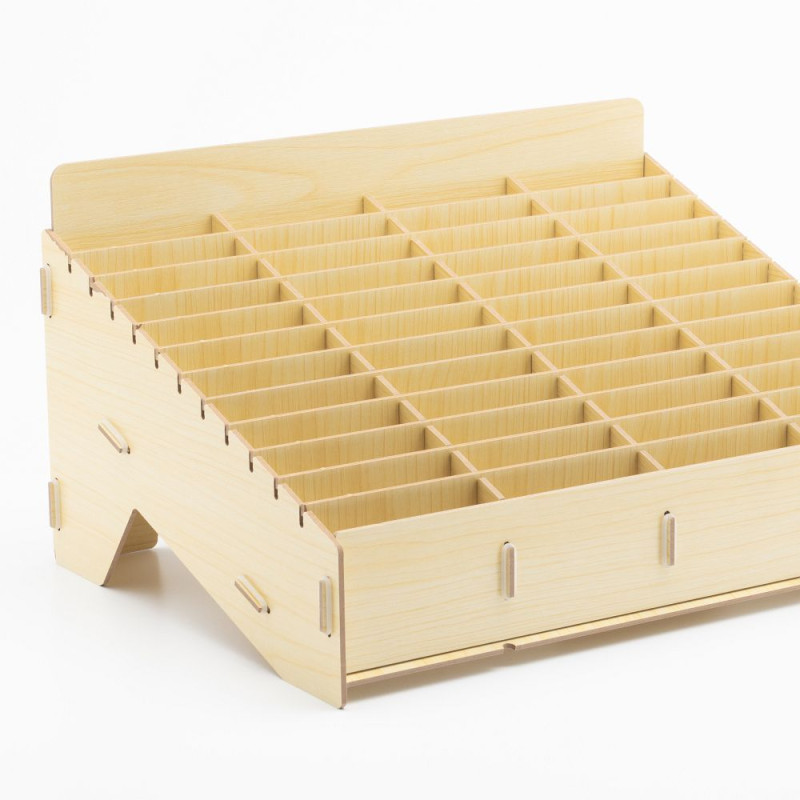 Dřevěný organizér pro 48 smartphonů