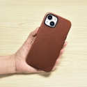 Pouzdro iCarer Oil Wax Leather iPhone 14 Plus - hnědá